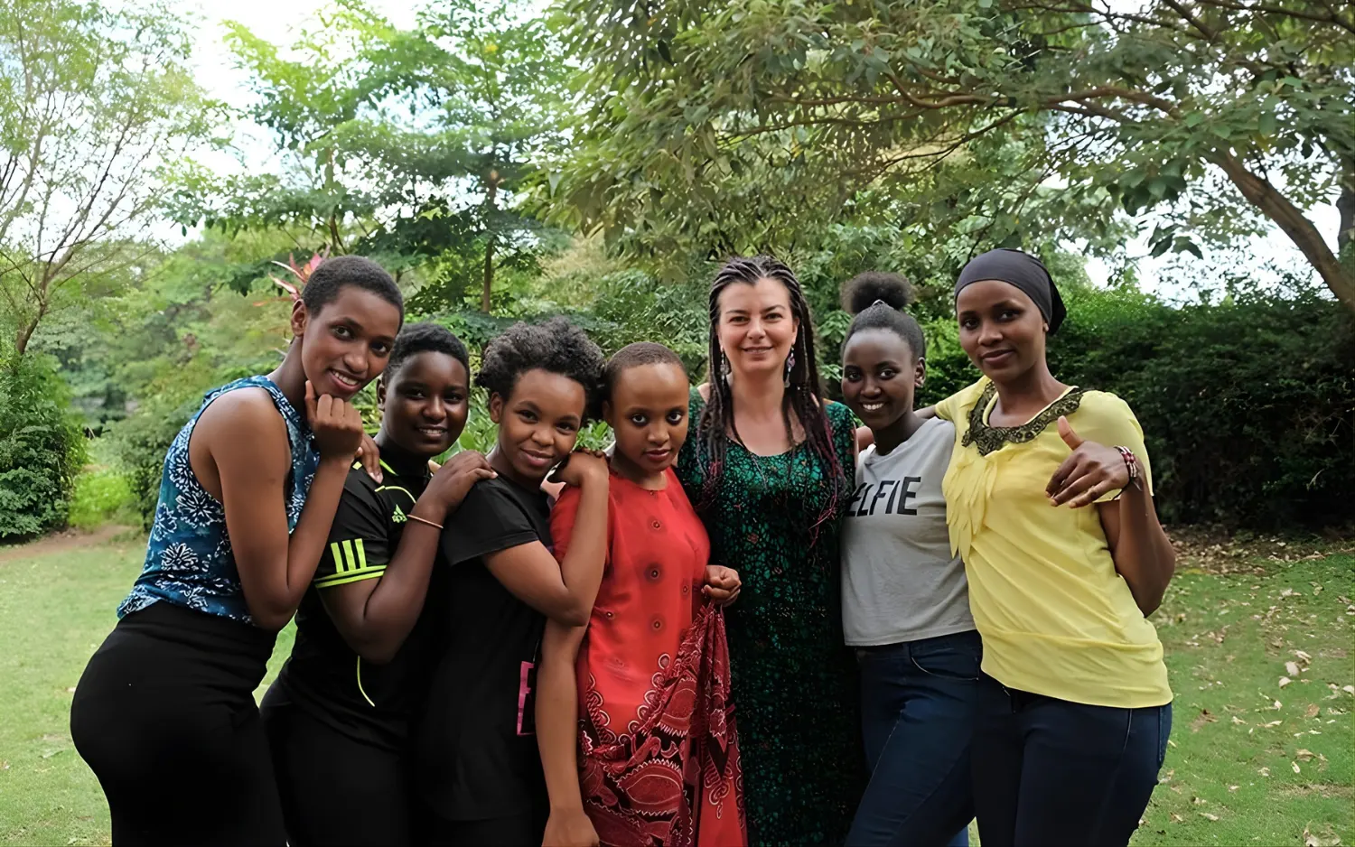 Στιγμή σύνδεσης και αλληλεγγύης σε τοπική κοινότητα στην Αφρική