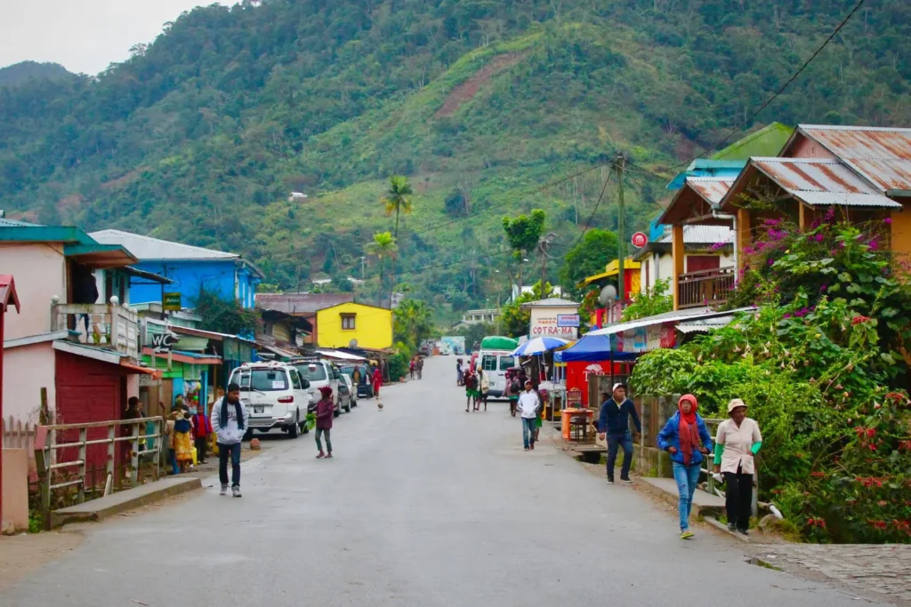 Δρόμος σε μικρή πόλη στη Μαδαγασκάρη